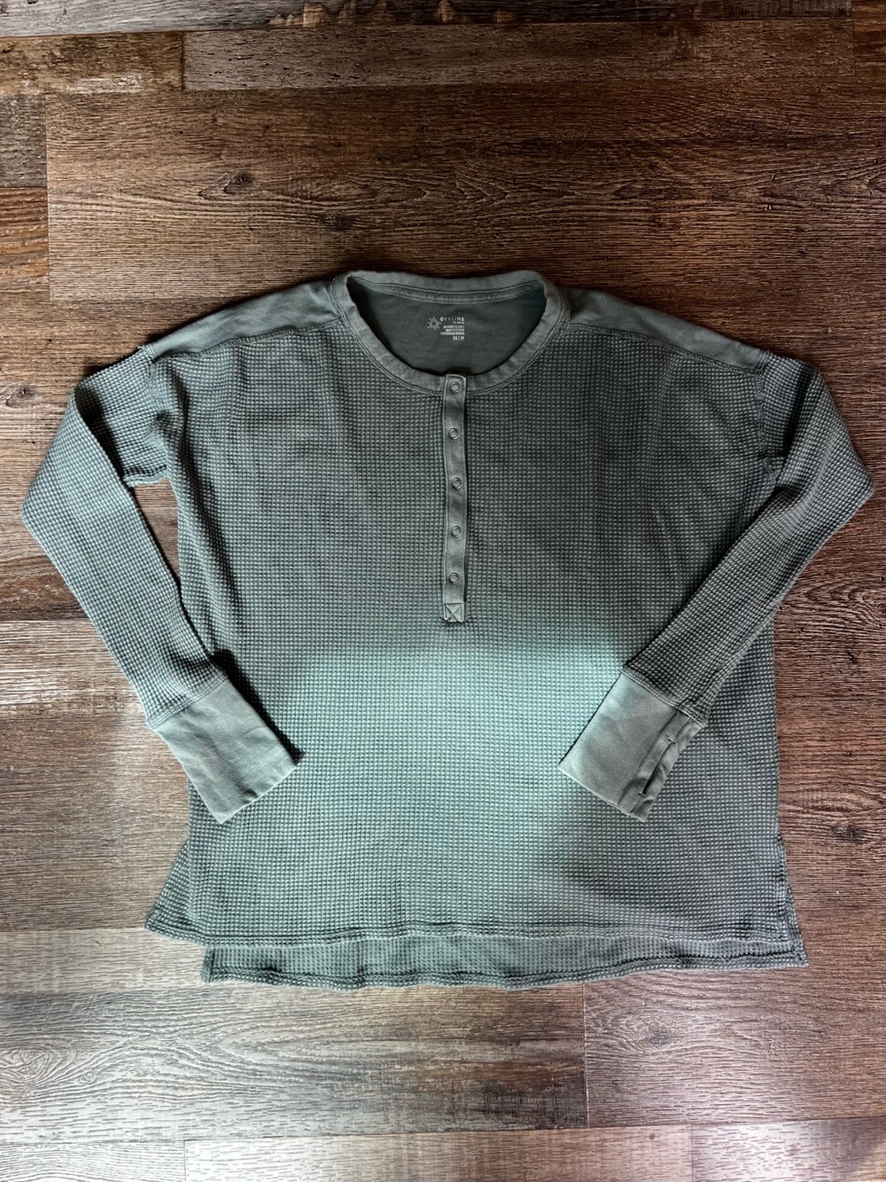 OFFLINE by aeri LS Waffle Henley - Green